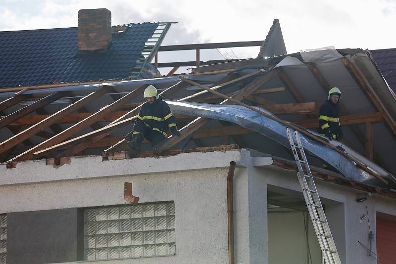 Vichřice Sabine poškodila 10. února 2020 několik střech v Rohozné na Jihlavsku.