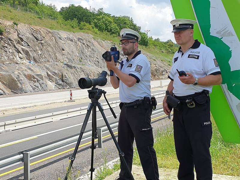 Ukázněnost řidičů na dálnici prověřovali policejní hlídky. Ilustrační foto. 