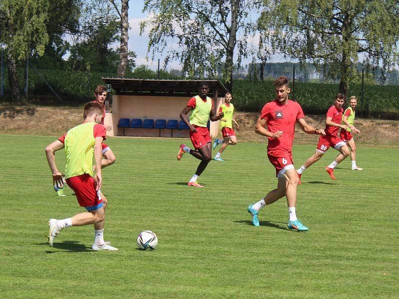 Jihlavští fotbalisté využívají během letní přípravy také hřiště v Antonínově Dole.