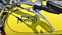 Do historické Telče se sjely motocykly britské značky Norton.