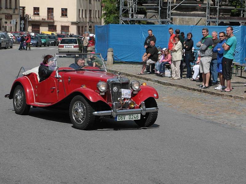 Do Polné zavítaly v sobotu hned dvě veteránské jízdy.