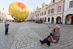 Horkovzdušné balony startovaly 25. srpna z telčského Náměstí Zachariáše z Hradce.