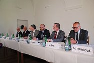 S novináři se sešla témě kompletní Česká konference rektorů.