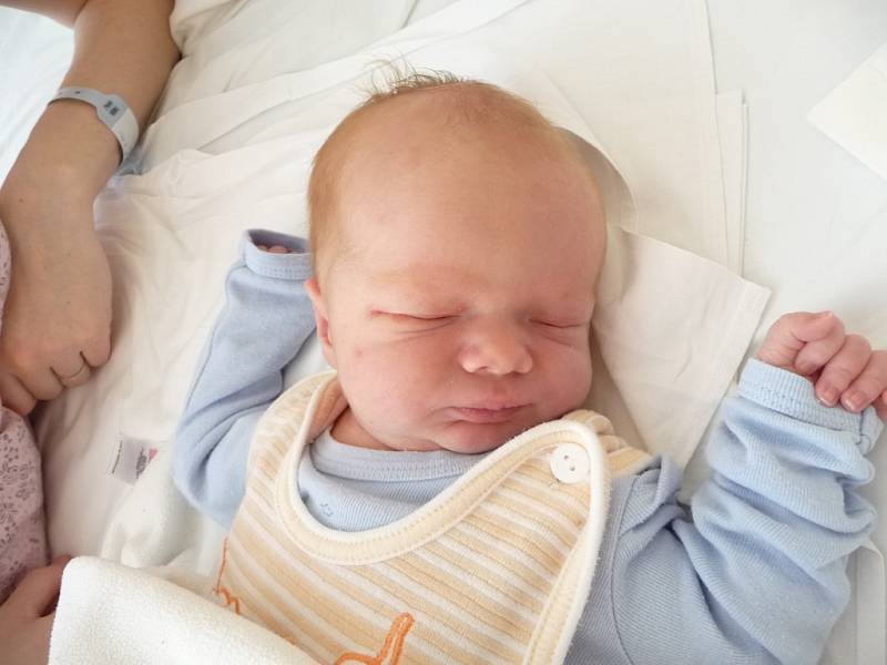 Daniel Adam, Jihlava, 8.3. 2014, 3780 g, 53 cm