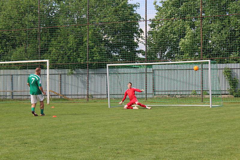 Krajské kolo Zaměstnanecké ligy Deníku v Polné ovládl tým Agrostroj Pelhřimov (žluté dresy).