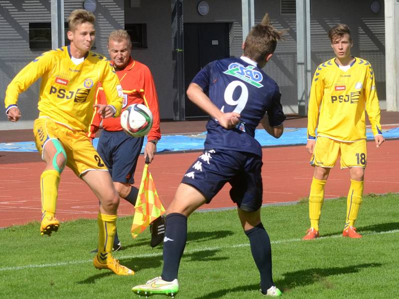 Fotbaloví starší dorostenci (ve světlém) uhráli v Českých Budějovicích nerozhodný výsledek 1:1.