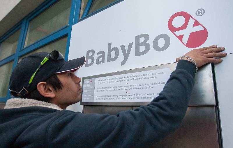 Instalace nového klimatizovaného babyboxu v Nemocnici Jihlava.