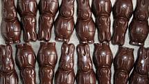 Výroba velikonočních čokoládových sladkostí v rodinné čokoládovně ve Vyskytné n. J.