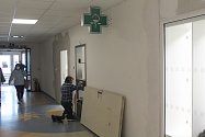 Úpravy lékárny v budově Nemocnice Jihlava finišují, bude větší.
