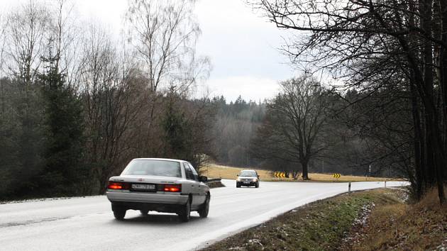 Křižovatka, jak ji řidiči znají, se brzy začne měnit. Z vidlicového tvaru bude kruhová křižovatka.