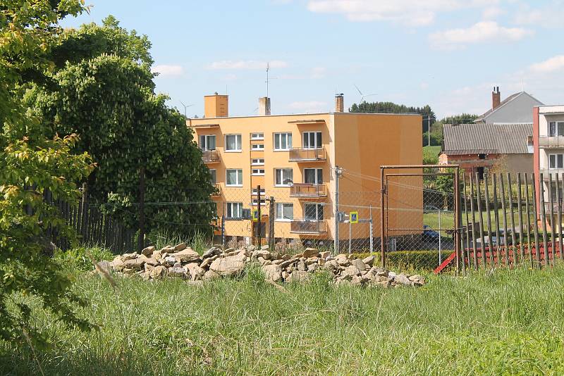 Stonařov je klidná obec na Vysočině, protíná jí však frekventovaná silnice mezi Jihlavou a Znojmem.