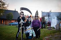Halloweenská stezka v Řásné přilákal v sobotu 29. října na pět stovek účastníků.