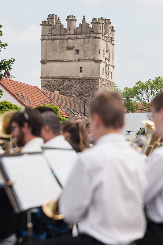 Dechový orchestr TUTTI ZUŠ Jihlava v parku Gustava Mahlera.