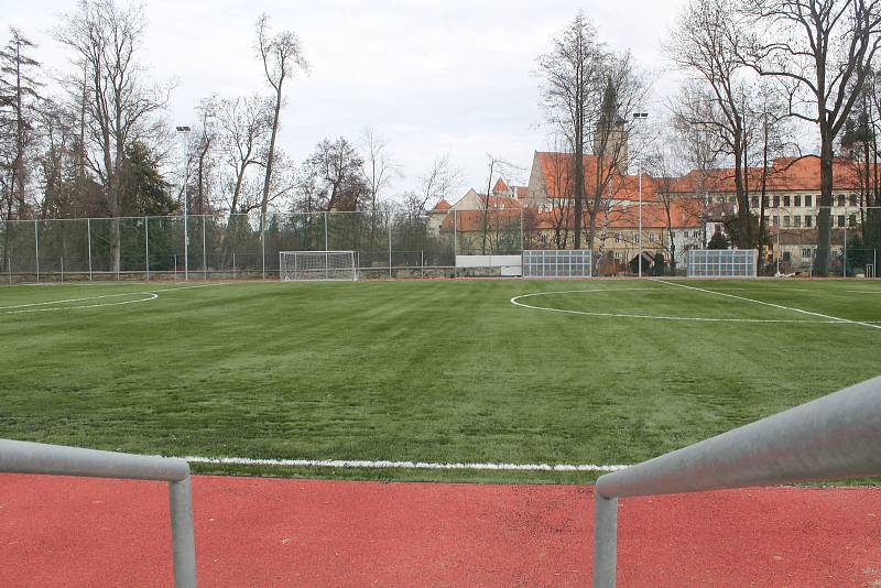 Hřiště u telčských škol na Hradecké ulici.