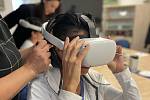 Zdravotní sestry v jihlavské nemocnici si zkusily jako první v Česku trénovat náročnou komunikaci s pacientem ve virtuální realitě.