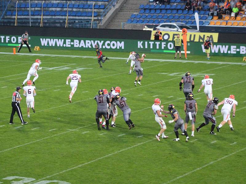 Ve finále ligy amerického fotbalu zdolali Vysočina Gladiators obhájce trofeje Prague Lions 23:0 a získali první titul ve své historii.