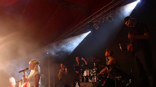 Fenomenální koncert patřil jednoznačně k vrcholům celého festivalu Prázdniny v Telči. Nadšení diváci si vytleskali dokonce tři přídavky.