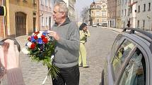 Stranu důstojného života přijel podpořit i Miloš Zeman.