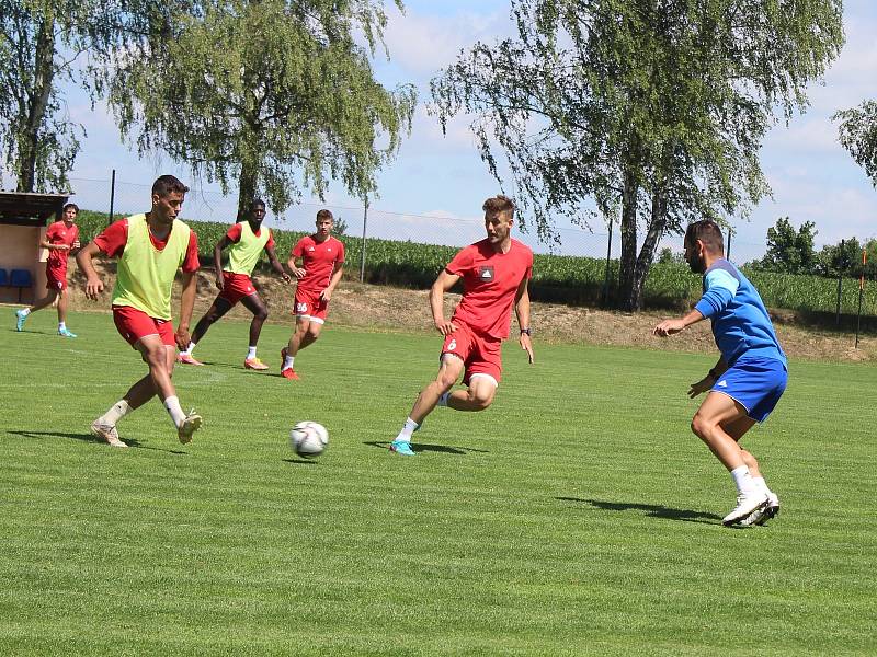 Jihlavští fotbalisté využívají během letní přípravy také hřiště v Antonínově Dole.