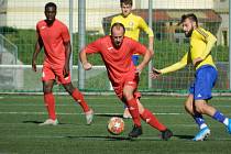 Fotbalisté Staré Říše (v červeném) podzim nezvládli. V zimní přípravě si i proto pořádně máknou.