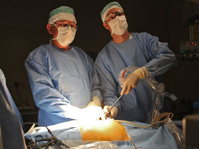 Na centrálních operačních sálech došlo k výměně stávajících anesteziologických přístrojů za nové.
