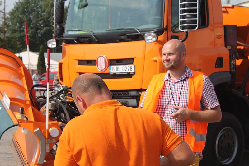 Součástí Cestářského rodea byla jízda zrušnosti i výstava techniky.