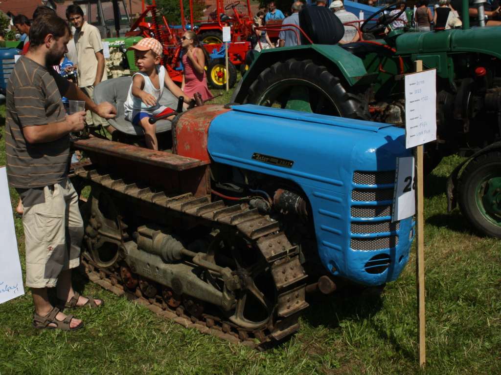 Traktor z roku 1934 jsem oživoval tři roky, říká sběratel - Žďárský deník