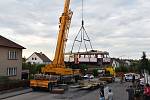 Tramvaj původem z Olomouce převezená do Jihlavy a umístěná na střeše garáže v ulici Lidická kolonie ve čtvrti Slunce.