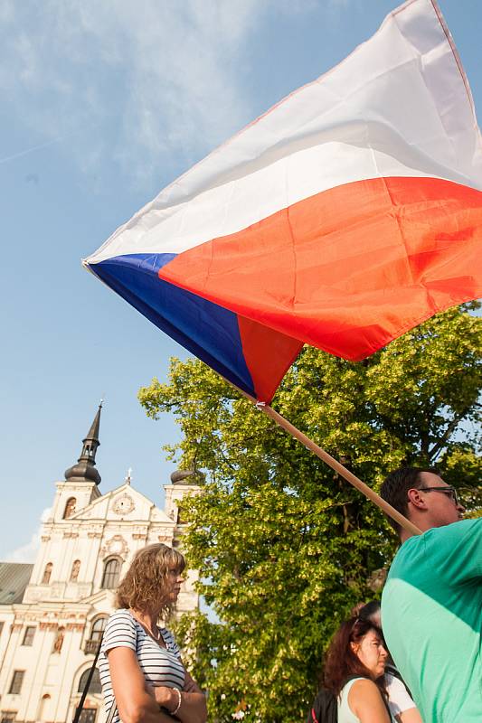 Na Masarykově náměstí v Jihlavě se 5. června sešli lidé na demonstraci proti premiérovi Andreji Babišovi a chystané vládě s podporou komunistů.