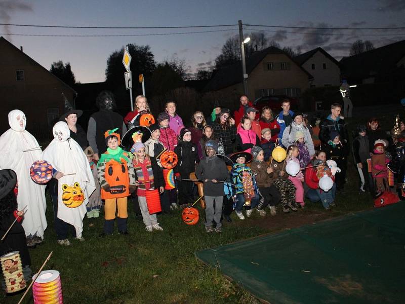 Halloweenský průvod ve Vyskytné nad Jihlavou