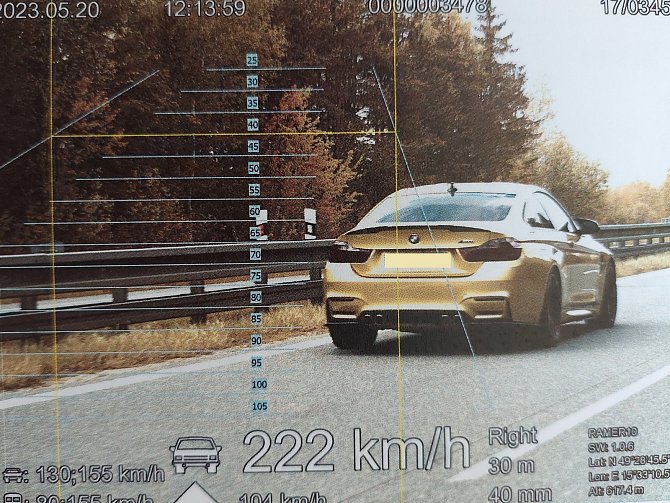 Řidič BMW se po vysočinské dálnici řítil rychlostí 222 km/h.
