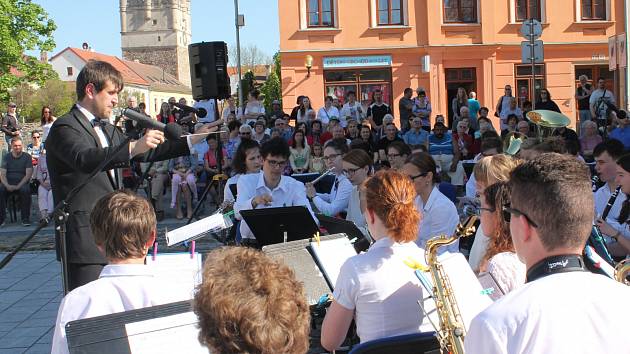 Ve čtvrtek v 16 hodin začal hudební festival Hudba tisíců - Mahler 2017. Akci zahájil dechový orchestr Tutti ze Základní umělecké školy v Jihlavě pod vedením dirigenta Jana Noska.