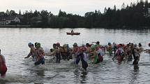 K rybníku na Pávově dřív jezdila snad celá Jihlava, poslední roky je tam liduprázdno. Jihlavský triatlon tam však dokáže přilákat slušný počet plavců včetně davu diváků.