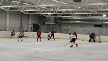 Vítězové posledního ročníku první hokejové ligy, hokejisté Dukly Jihlava, se začali na další sezonu připravovat na ledě.