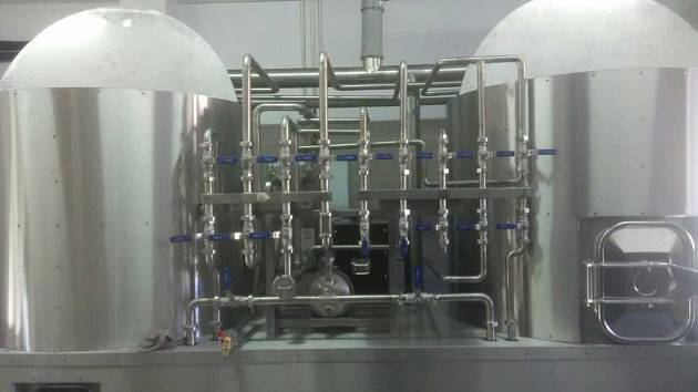 Horácký pivovar vaří pivo v Chlumu na pomezí okresů Jihlava a Třebíč. Na snímku je varna a ležácké tanky, ve kterých pivo dozrává.