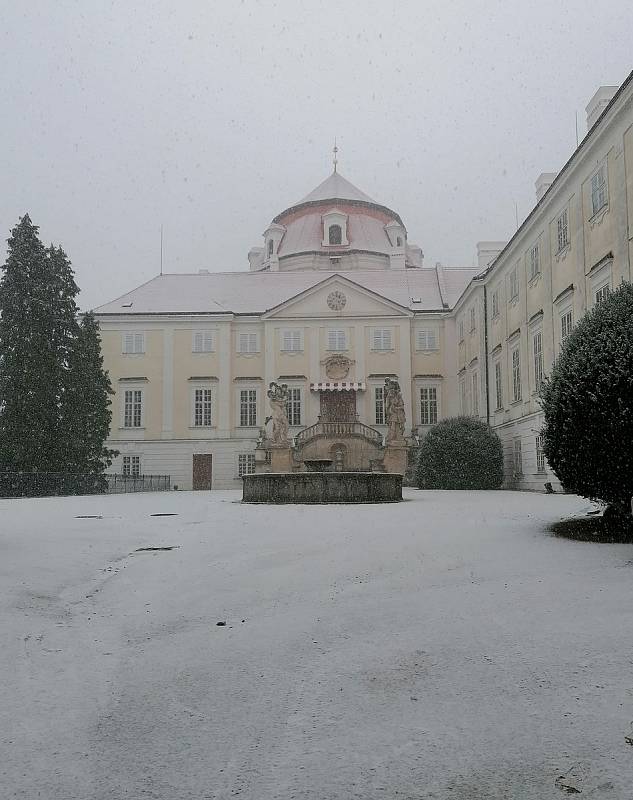 Poslední listopadový pátek dorazil první sníh i do Vranova nad Dyjí.