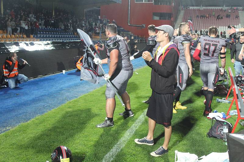 Ve finále ligy amerického fotbalu zdolali Vysočina Gladiators obhájce trofeje Prague Lions 23:0 a získali první titul ve své historii.