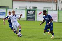 Jihlavští fotbalisté v modrém vyhráli v Líšni 2:1 a uspěli tak i ve druhém utkání sezony. Bez ztráty bodů zůstávají v soutěži už jen tři celky.