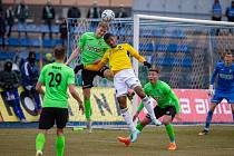 Fotbalisté FC Vysočina Jihlava (ve žlutých dresech) v 18. kole druhé ligy remizovali v neděli doma s Karvinou 2:2. 