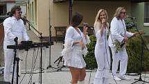 Skupina ABBA stars přijela na Vysočinu z Plzně a zahrála bez nároku na honorář a cestovné.