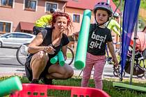 Dopravní hřiště v Jihlavě U Rybníčků za City Parkem bylo na Světový den kola plné dětí.