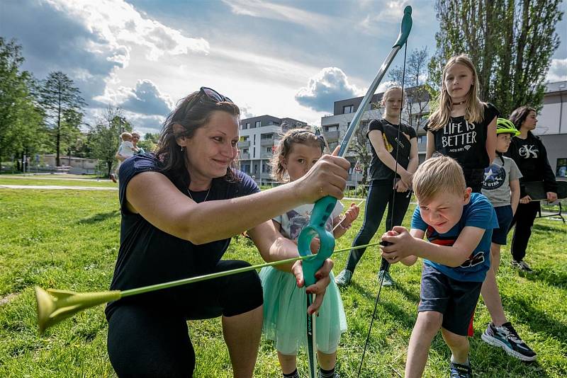 Dopravní hřiště v Jihlavě U Rybníčků za City Parkem bylo na Světový den kola plné dětí.