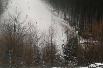 V jihlavském skiareálu Šacberk běží sněhová děla naplno.