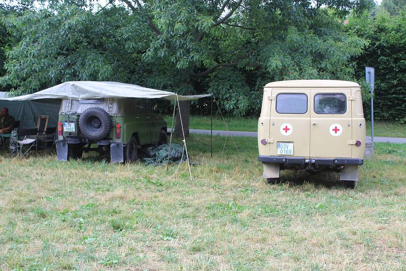Bluegrass & Jeep festival White Stork přilákal i letos do Luk nad Jihlavou desítky majitelů jeepů a dalších zajímavých vozů.