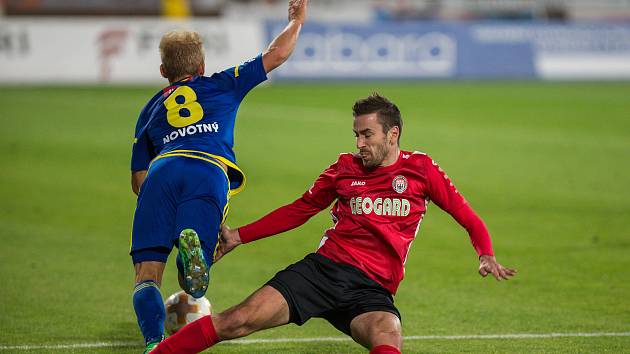 Utkání 11. kola FNL mezi FC Vysočina Jihlava a MFK Chrudim.