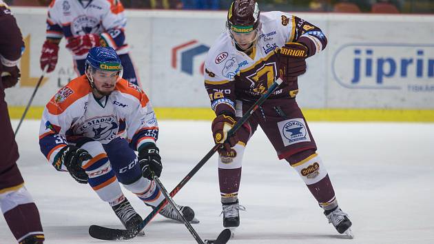 První zápas play off mezi HC Dukla Jihlava a HC Stadion Litoměřice.