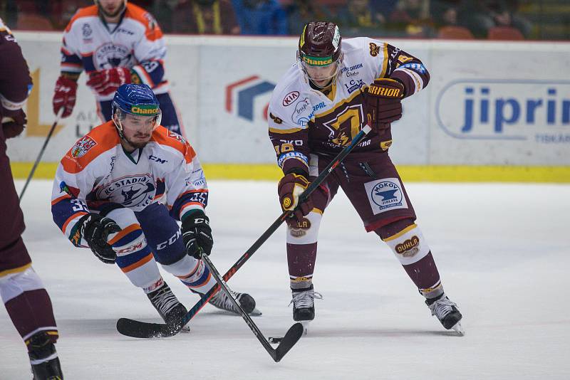 První zápas play off mezi HC Dukla Jihlava a HC Stadion Litoměřice.