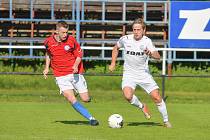 Jarní měření sil mezi fotbalisty domácího FC Žďas Žďár (v bílém) a Slavojem Polná skončilo výhrou Žďáru 6:0. Podaří se celku z Jihlavska v neděli odveta?