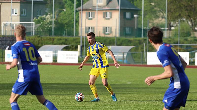 V závěrečném kole letošního ročníku FORTUNA:NÁRODNÍ LIGY přivezli fotbalisté Jihlavy (v modrém) z Varnsdorfu bod za remízu 0:0.