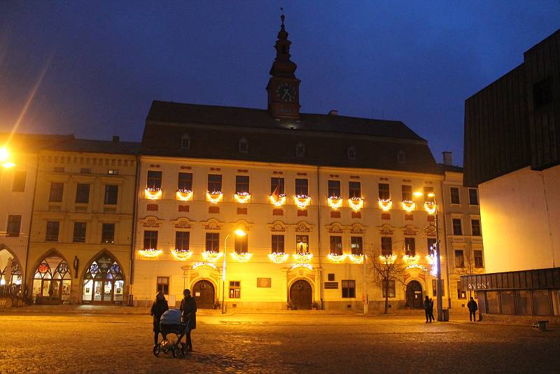 I v letošním roce je na jihlavském náměstí vánoční atmosféra. Foto: Deník/Martin Singr